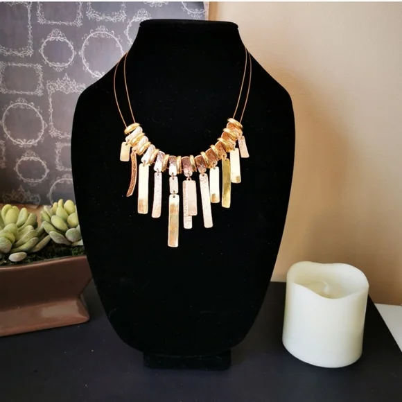 Elegant Gold and Silver Necklace - Picture 2 of 10